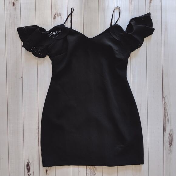 Nwt Aakaa Cold Shoulder Little Black Dress - Picture 1 of 5
